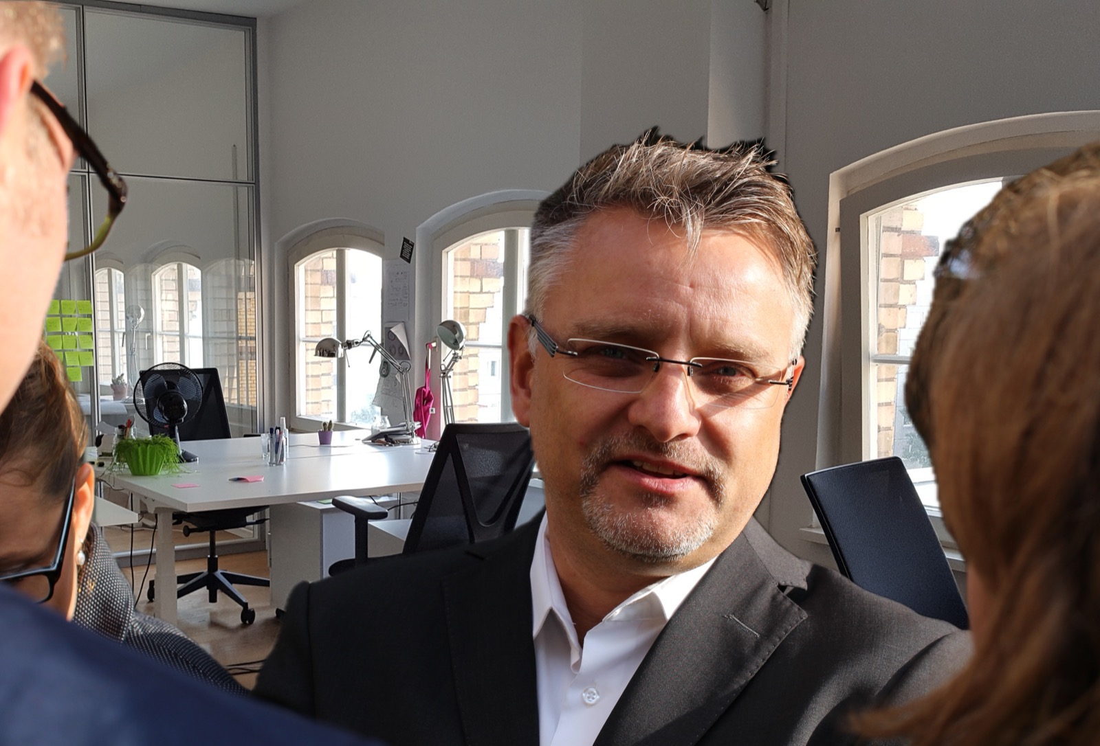 Stefan Falkenstern in einer Gesprächssituation